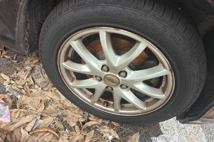 Used BYD M6 2013 2.4L Automatic Luxury Model Right Front Wheel Hub