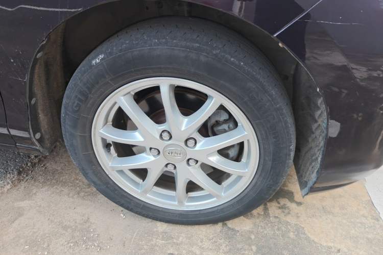 Used BYD M6 2013 2.4L Automatic Luxury Model Right Front Wheel Hub