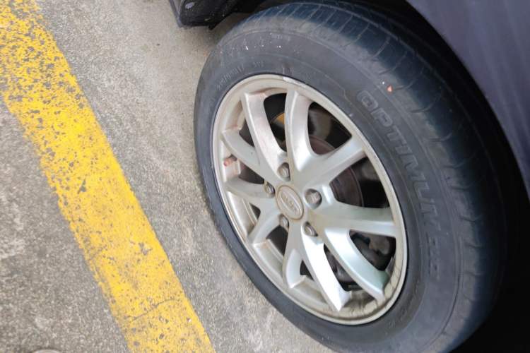 Used BYD M6 2013 2.4L Manual Luxury Model Right Front Wheel Hub