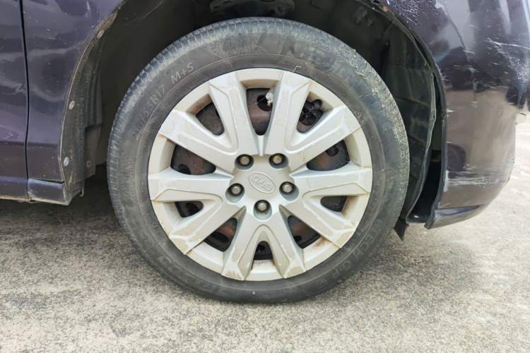Used BYD M6 2013 2.0L Manual Comfort Edition Right Front Wheel Hub
