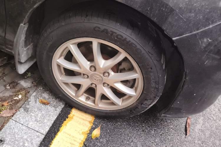 Used BYD M6 2013 2.4L Manual Luxury Model Right Front Wheel Hub
