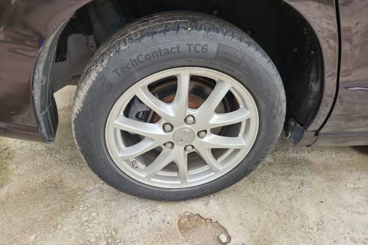 Used BYD M6 2013 2.4L Automatic Luxury Model Right Rear Wheel Hub