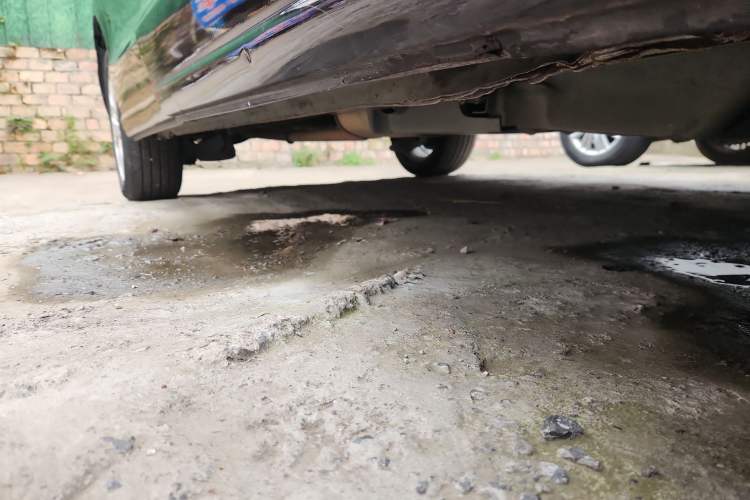 Used BYD M6 2013 2.4L Automatic Luxury Model Right Side Sill