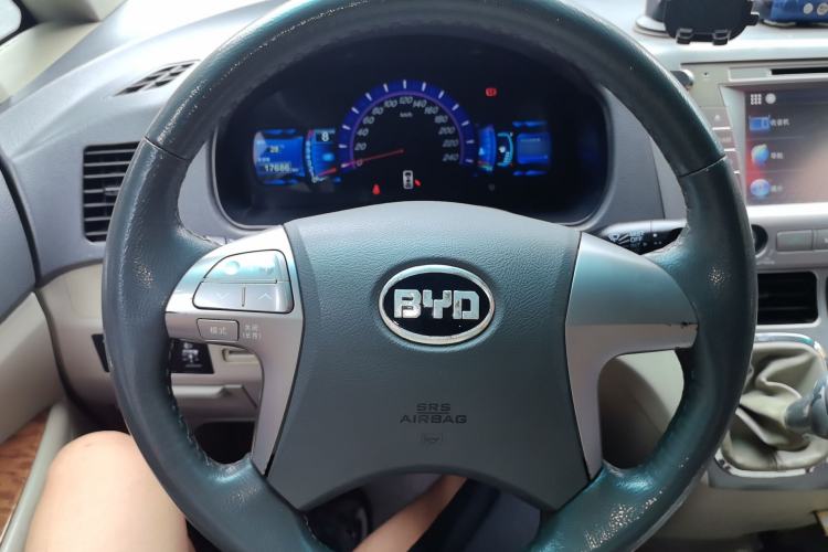 Used BYD M6 2013 2.0L Manual Comfort Edition Steering Wheel