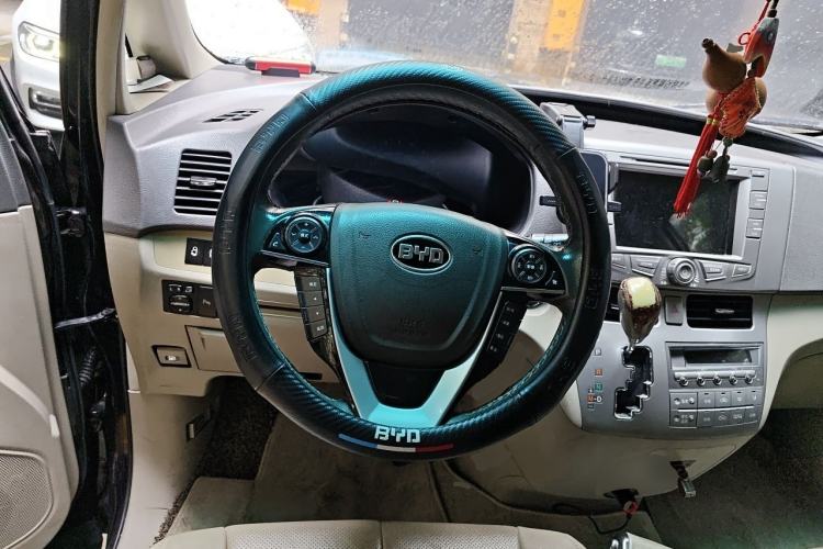 Used BYD M6 2013 2.4L Automatic Luxury Model Steering Wheel