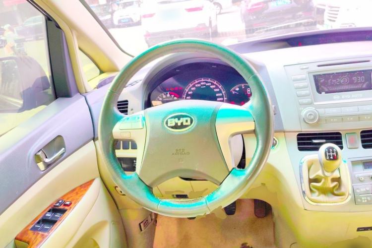 Used BYD M6 2013 2.0L Manual Comfort Edition Steering Wheel