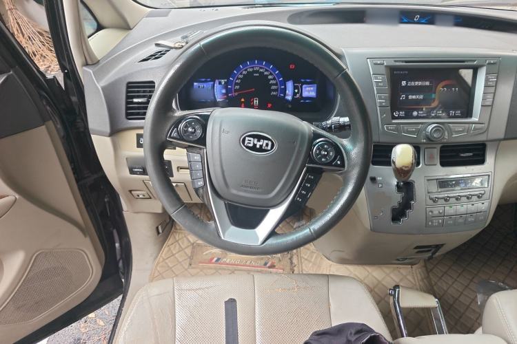 Used BYD M6 2013 2.4L Automatic Luxury Model Steering Wheel