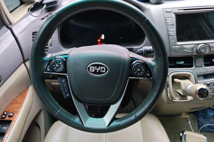 Used BYD M6 2013 2.4L Manual Luxury Model Steering Wheel
