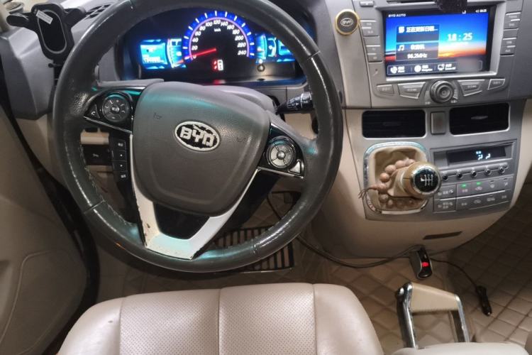 Used BYD M6 2013 2.4L Manual Luxury Model Steering Wheel