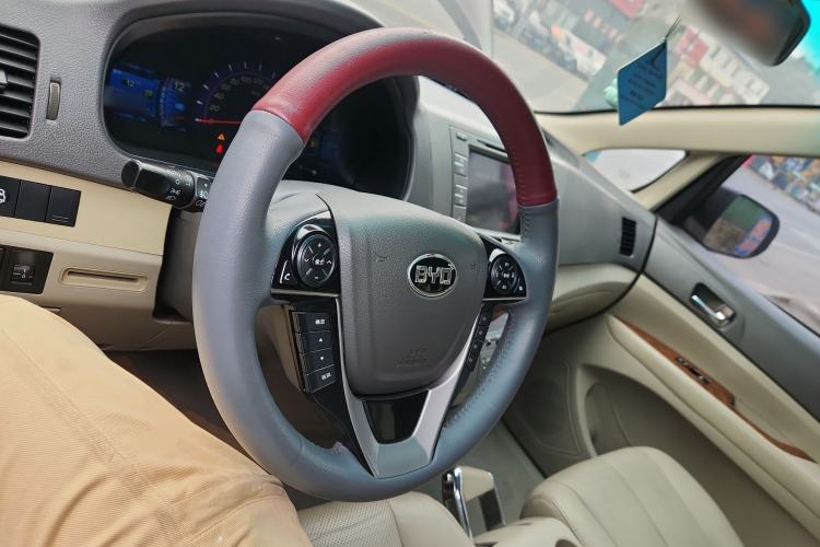 Used BYD M6 2013 2.4L Automatic Luxury Model Steering Wheel