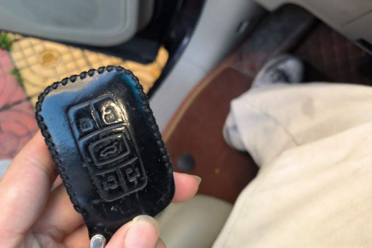 Used BYD M6 2013 2.4L Automatic Luxury Model Vehicle Key