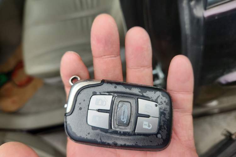 Used BYD M6 2013 2.4L Automatic Luxury Model Vehicle Key