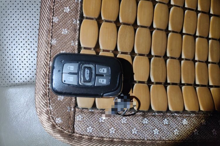 Used BYD M6 2013 2.4L Automatic Luxury Model Vehicle Key