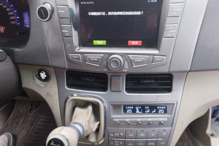 Used BYD M6 2013 2.4L Manual Luxury Model Audio And AC Panel