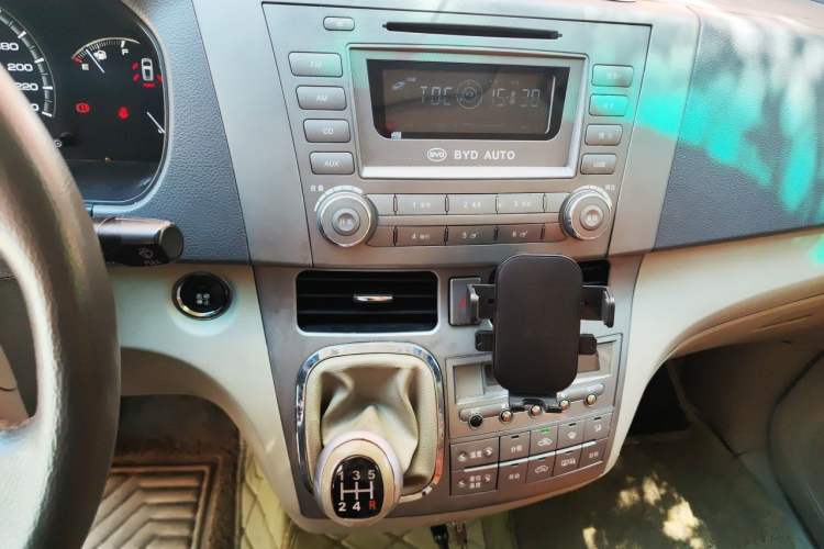 Used BYD M6 2013 2.0L Manual Comfort Edition Audio And AC Panel