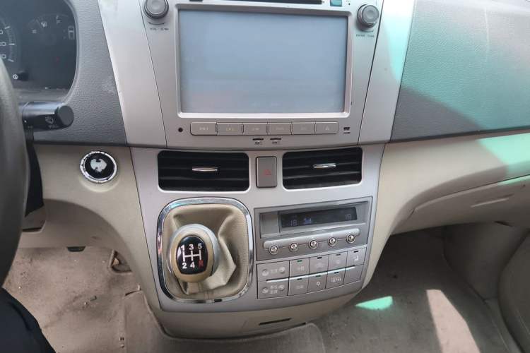 Used BYD M6 2013 2.0L Manual Comfort Edition Audio And AC Panel