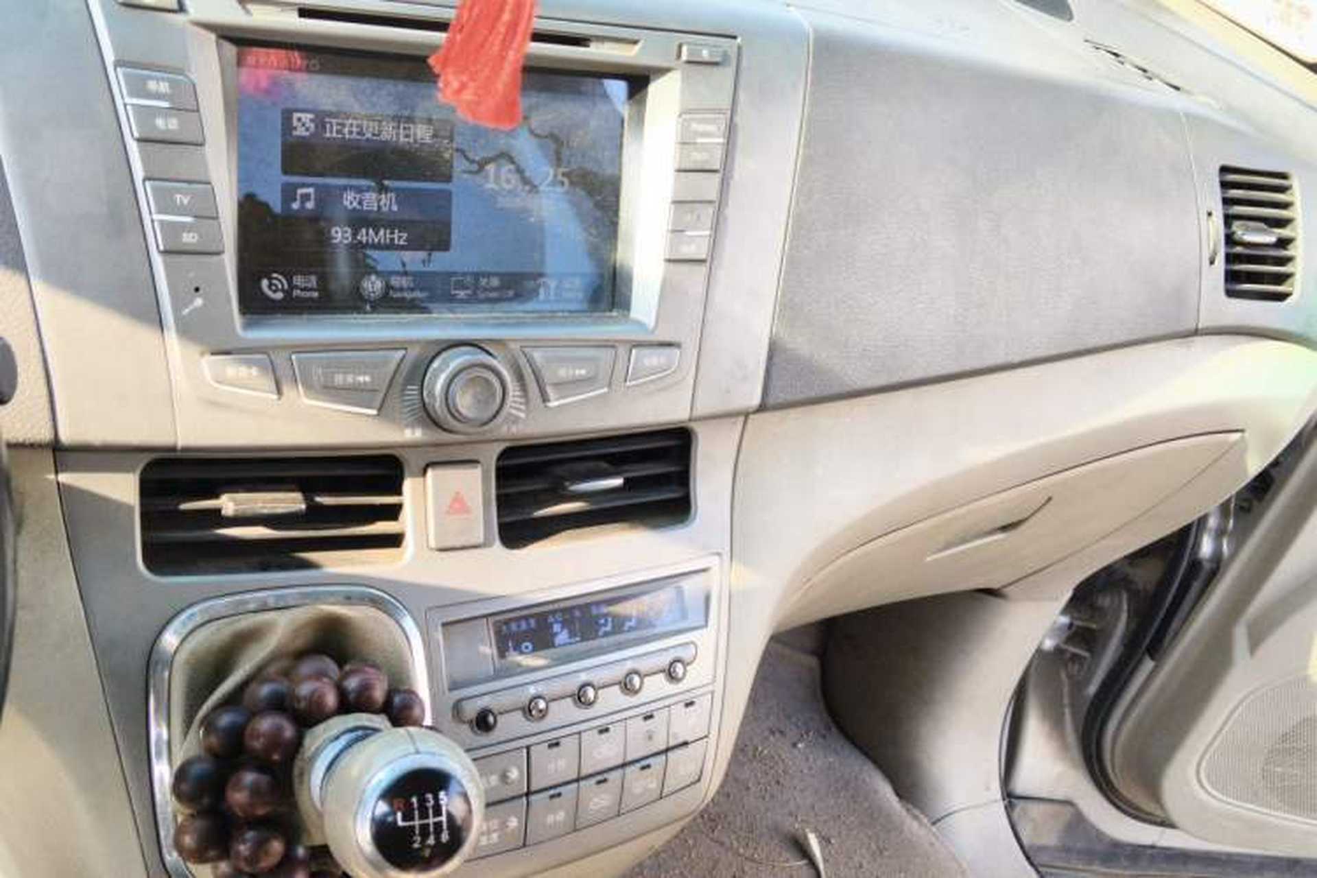 Used BYD M6 2013 2.4L Manual Luxury Model Audio And AC Panel