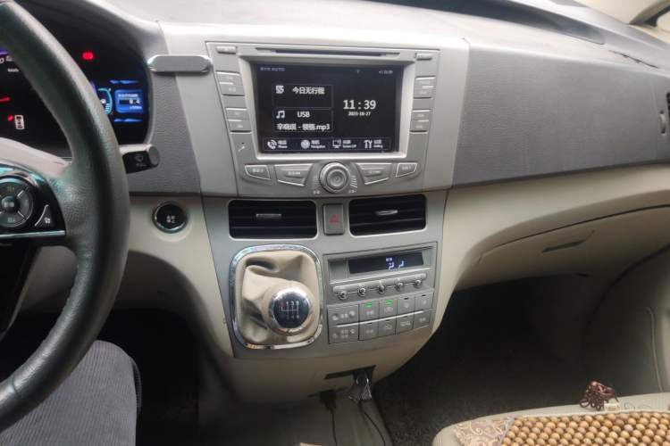 Used BYD M6 2013 2.4L Manual Luxury Model Audio And AC Panel