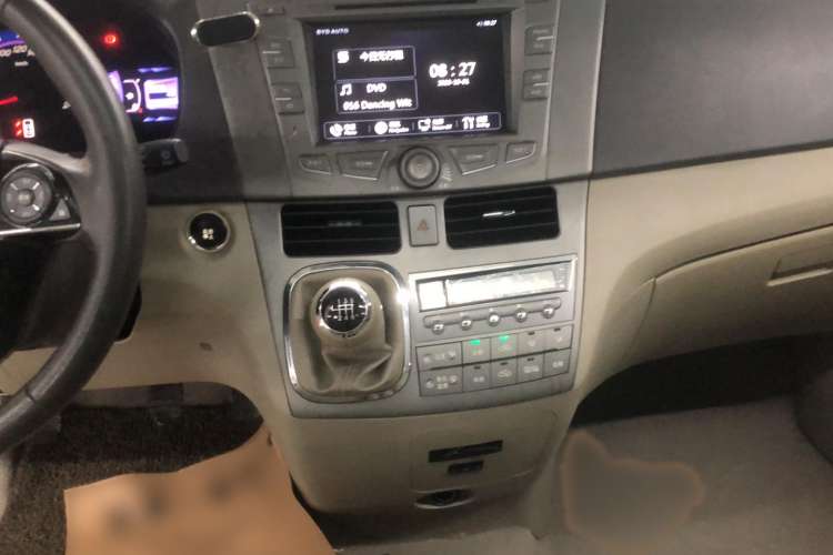 Used BYD M6 2013 2.4L Manual Luxury Model Audio And AC Panel