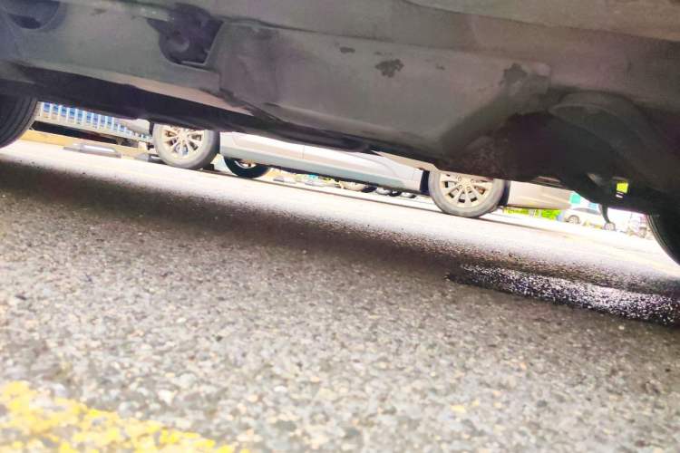 Used BYD M6 2013 2.4L Automatic Luxury Model Chassis Front Right