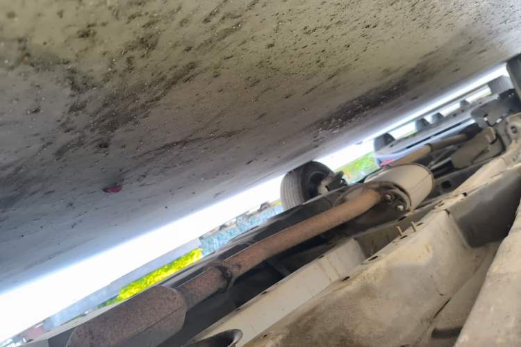 Used BYD M6 2013 2.0L Manual Comfort Edition Chassis Front Right