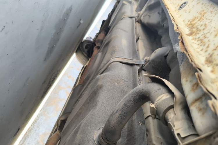 Used BYD M6 2013 2.0L Manual Comfort Edition Chassis Rear Left