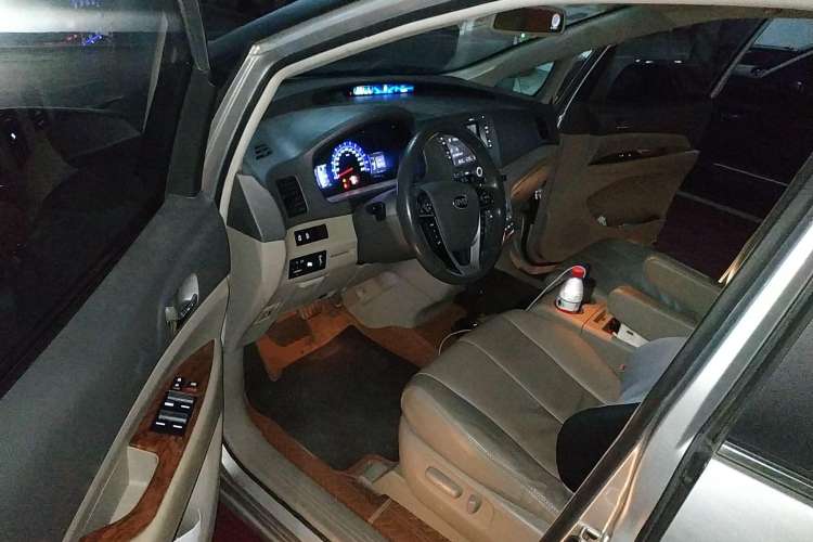 Used BYD M6 2013 2.4L Automatic Luxury Model Driver Seat