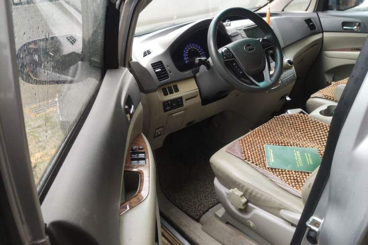 Used BYD M6 2013 2.4L Manual Luxury Model Driver Seat