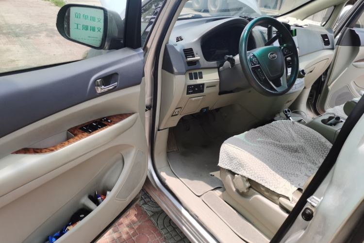 Used BYD M6 2013 2.4L Manual Luxury Model Driver Seat