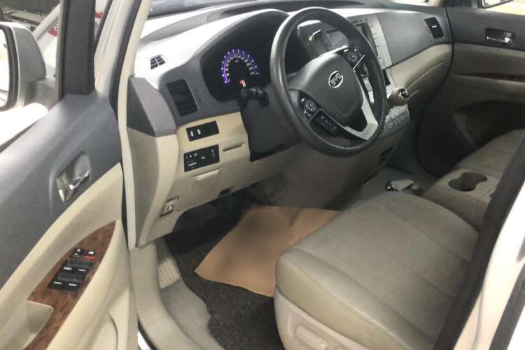 Used BYD M6 2013 2.4L Manual Luxury Model Driver Seat