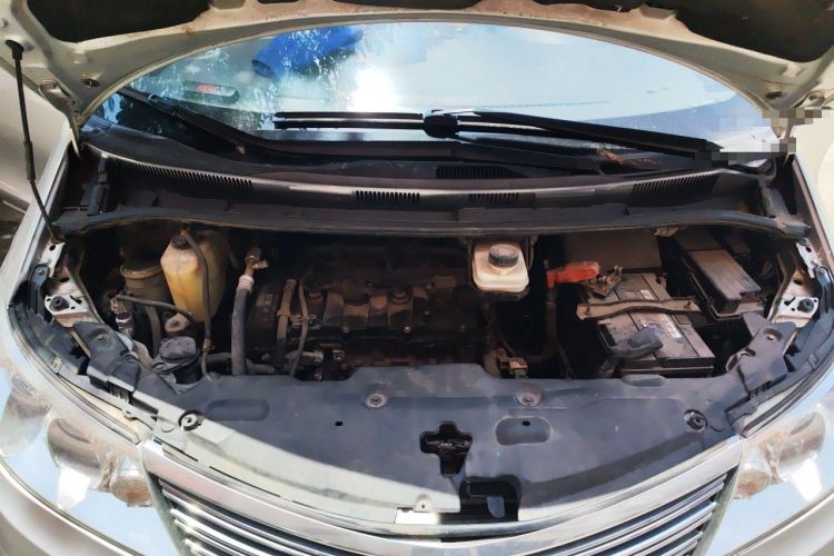 Used BYD M6 2013 2.0L Manual Comfort Edition Engine Bay
