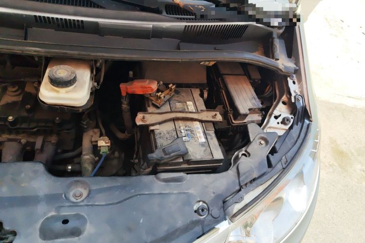 Used BYD M6 2013 2.0L Manual Comfort Edition Engine Bay Left