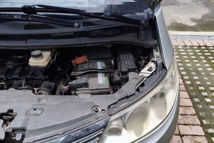 Used BYD M6 2013 2.0L Manual Comfort Edition Engine Bay Left