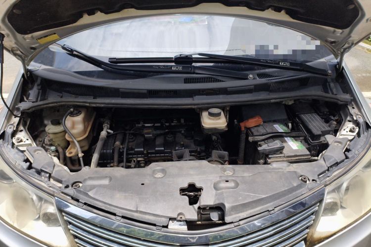 Used BYD M6 2013 2.0L Manual Comfort Edition Engine Bay