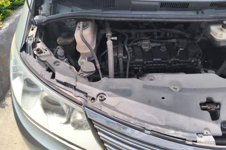 Used BYD M6 2013 2.0L Manual Comfort Edition Engine Bay Right