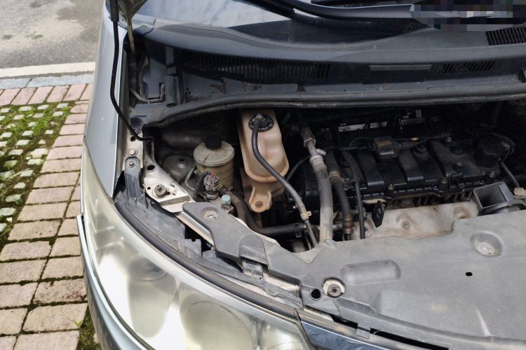 Used BYD M6 2013 2.0L Manual Comfort Edition Engine Bay Right