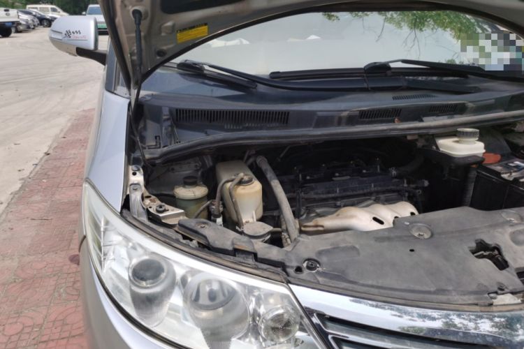 Used BYD M6 2013 2.4L Manual Luxury Model Engine Bay Right