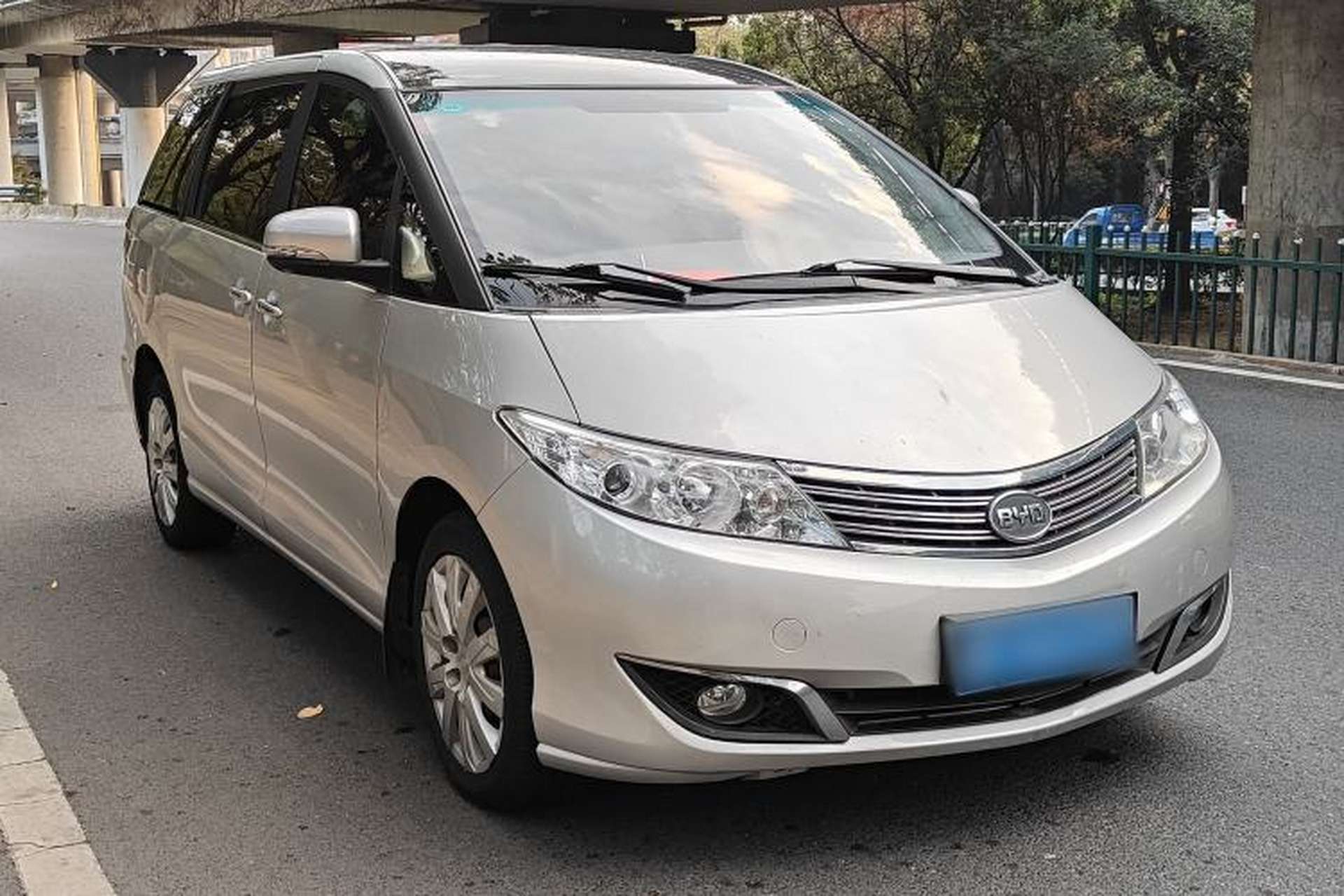 Used BYD M6 2013 2.0L Manual Comfort Edition Exterior 2