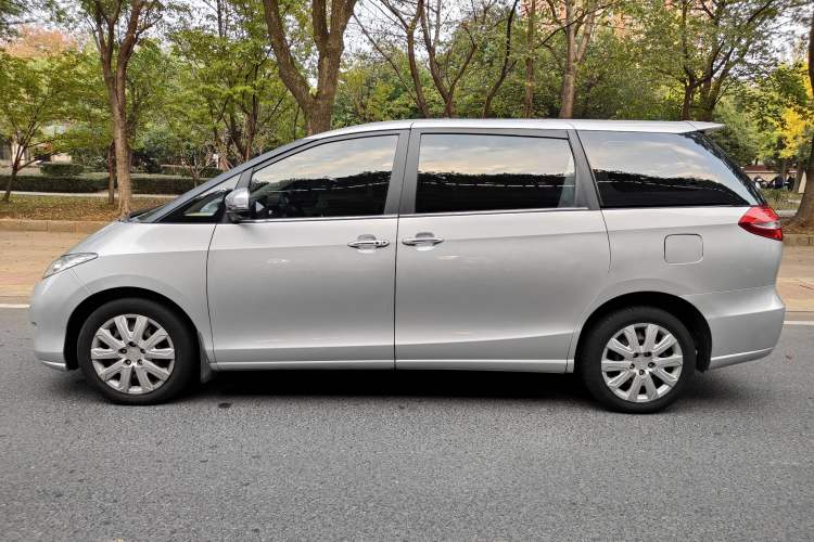 Used BYD M6 2013 2.0L Manual Comfort Edition Exterior 3