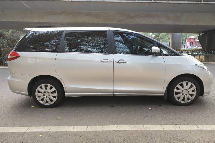 Used BYD M6 2013 2.0L Manual Comfort Edition Exterior 4