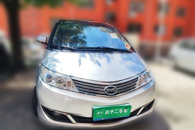 Used BYD M6 2013 2.0L Manual Comfort Edition Front