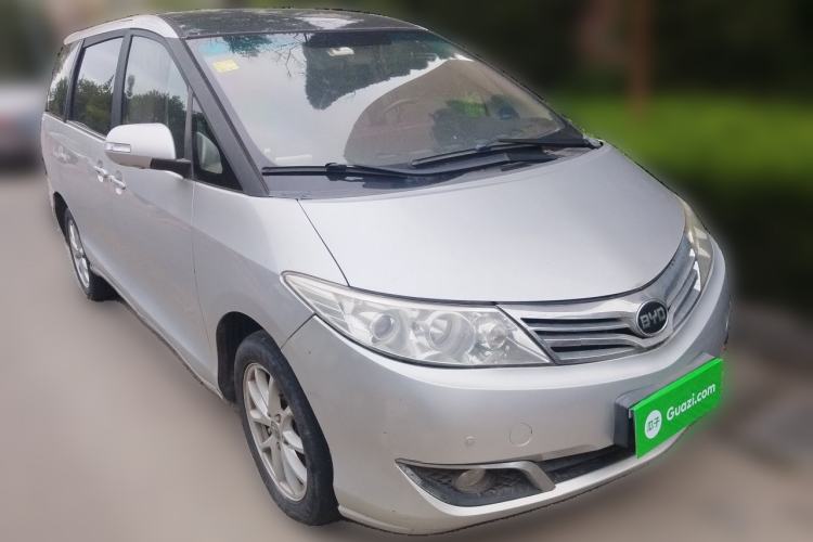 Used BYD M6 2013 2.4L Manual Luxury Model Front Right 45 Deg