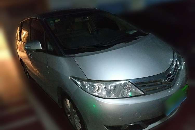 Used BYD M6 2013 2.4L Automatic Luxury Model Front Right 45 Deg