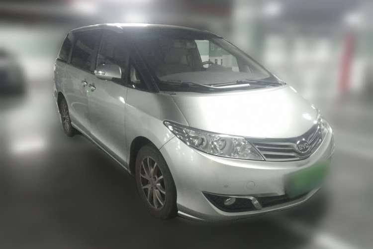 Used BYD M6 2013 2.4L Manual Luxury Model Front Right 45 Deg