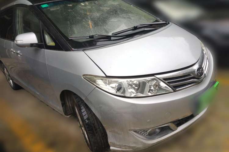 Used BYD M6 2013 2.4L Manual Luxury Model Front Right 45 Deg