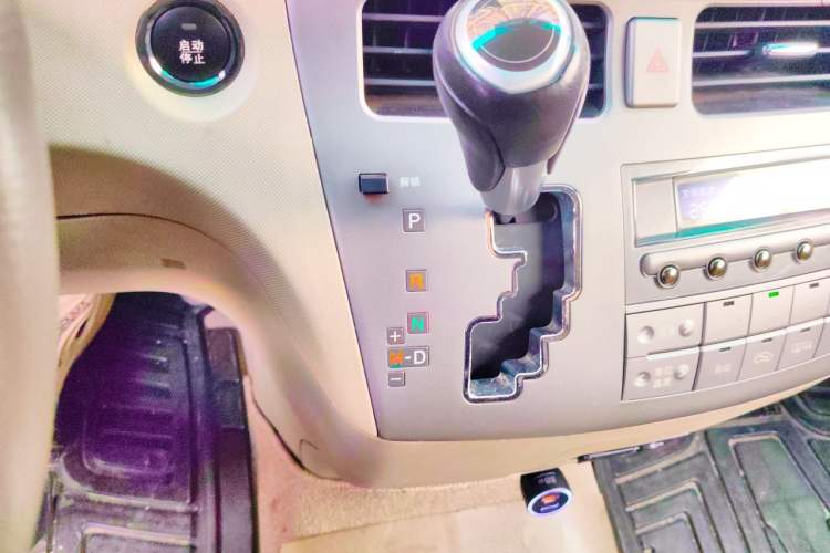 Used BYD M6 2013 2.4L Automatic Luxury Model Gear Lever