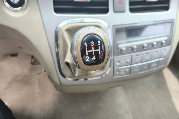 Used BYD M6 2013 2.0L Manual Comfort Edition Gear Lever