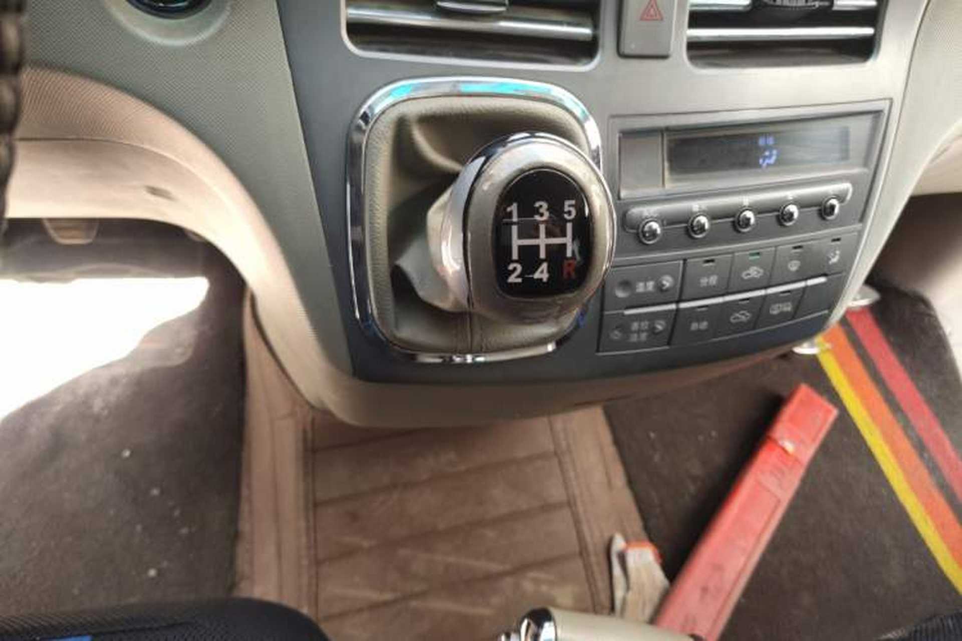 Used BYD M6 2013 2.0L Manual Comfort Edition Gear Lever