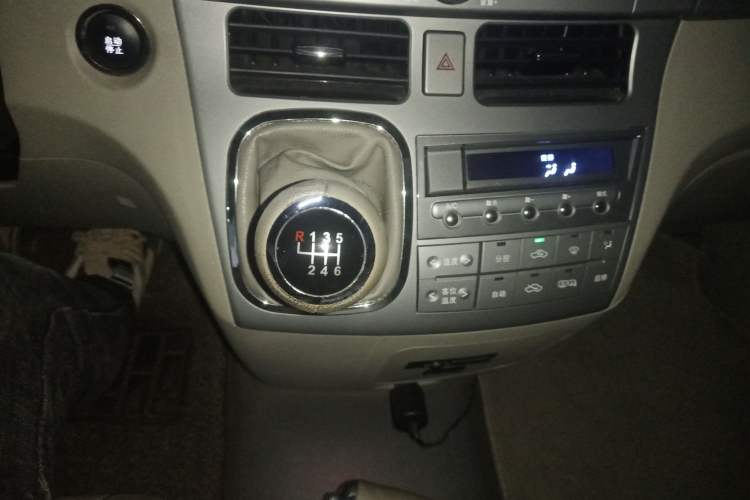 Used BYD M6 2013 2.4L Manual Luxury Model Gear Lever
