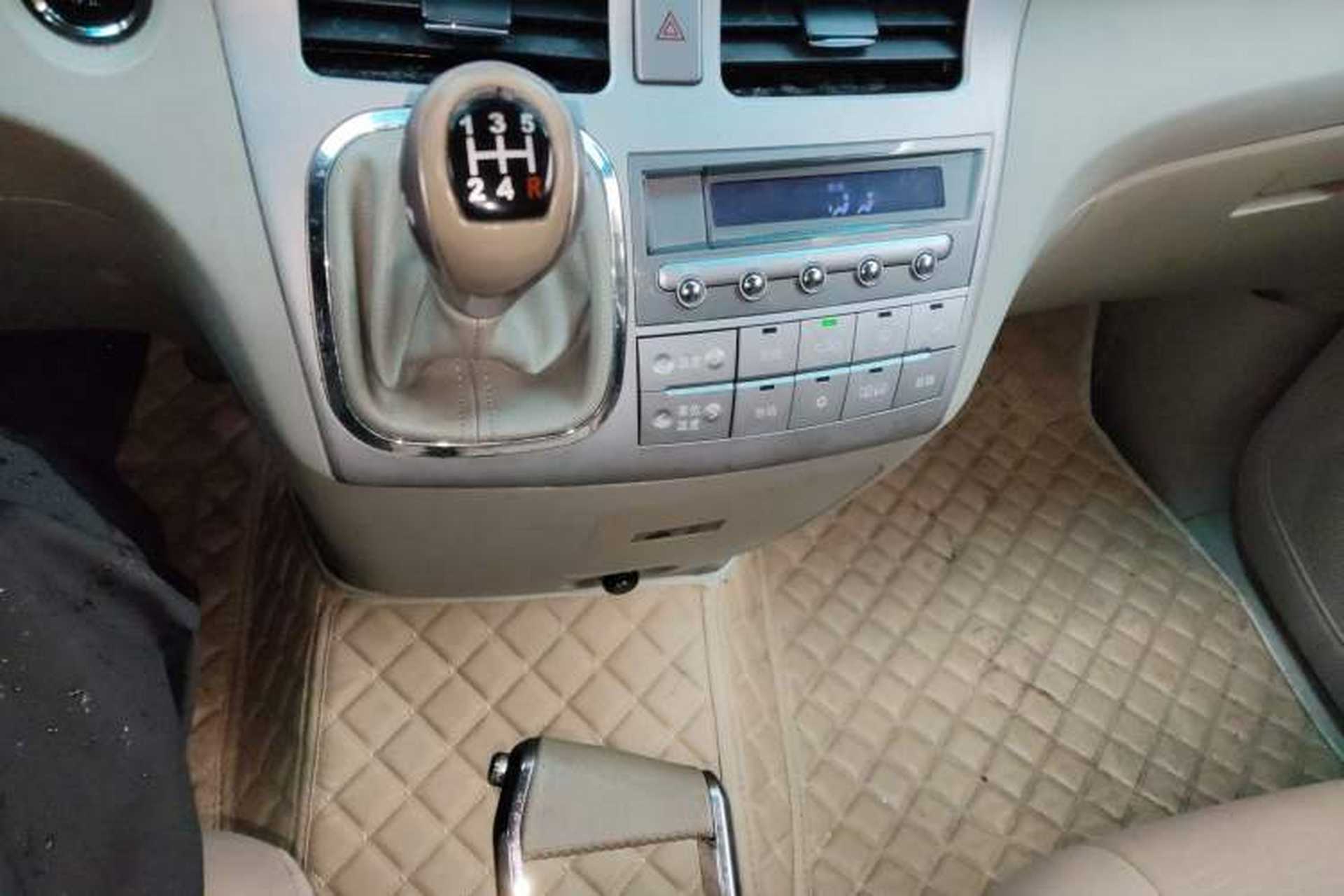 Used BYD M6 2013 2.0L Manual Comfort Edition Gear Lever